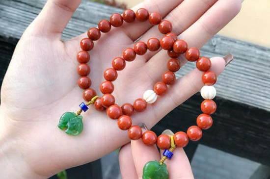 南紅手串多少錢，南紅價(jià)格多少錢一克