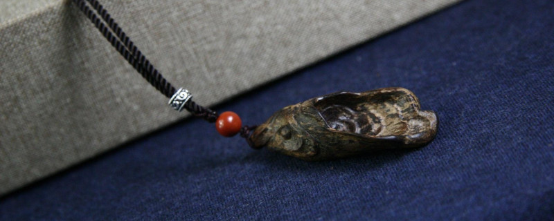 沉香吊墜能貼身佩戴嗎