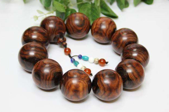 新黃花梨手串盤幾天為什么很干