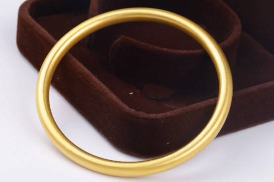 金鐲子怎么摘下來