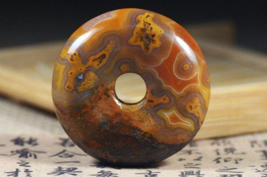 戰(zhàn)國紅和瑪瑙的區(qū)別