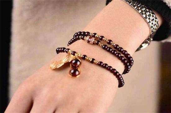 石榴石戴哪個(gè)手