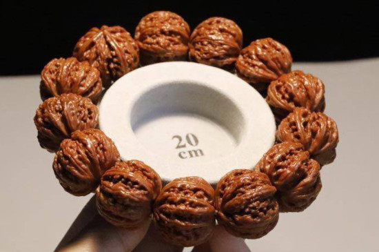 核桃手串怎么盤(pán)越來(lái)越亮