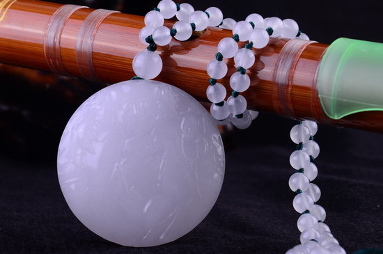 玉為什么帶就會變色，玉變色的主要原因