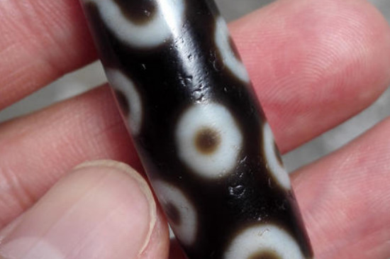 西藏天珠是怎么形成的