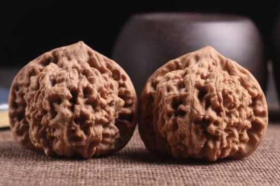 官帽核桃如何盤(pán)玩