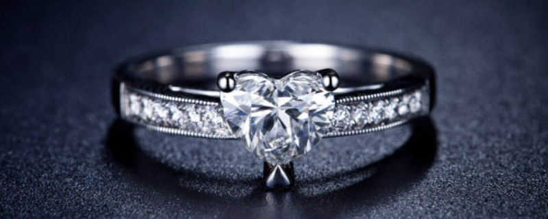 一克拉鉆石戒指的寓意