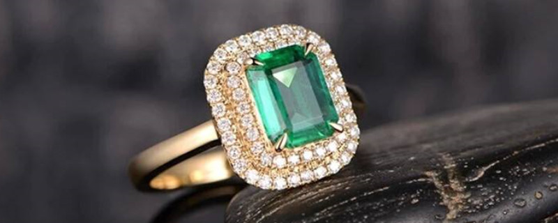 祖母綠戒指適合多大年齡戴