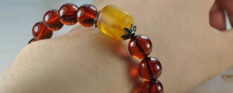 用紫光燈可以鑒別蜜蠟真假嗎