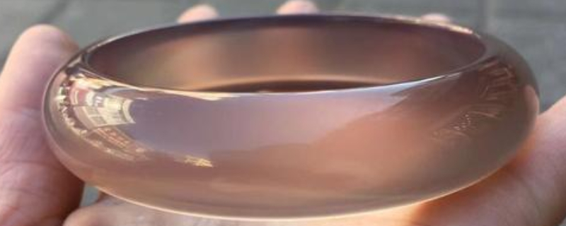 玉髓手鐲戴久了會(huì)有變化嗎