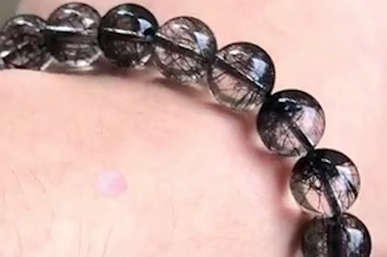 女人戴黑發(fā)晶的好處