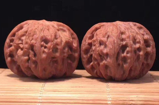 手玩核桃的正確方法