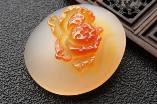 玉髓是玉嗎?玉髓和翡翠的區(qū)別