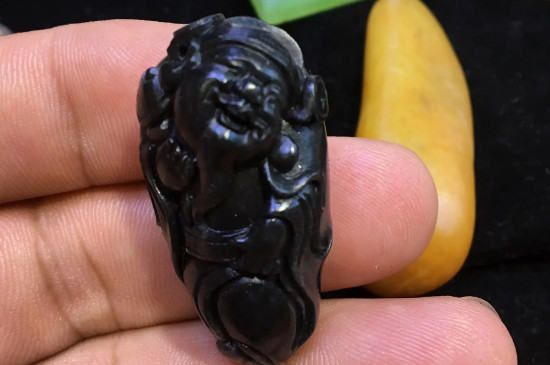 黑羊脂玉和墨玉區(qū)別