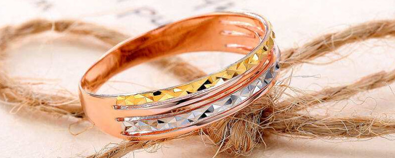 右手食指戴戒指意義男