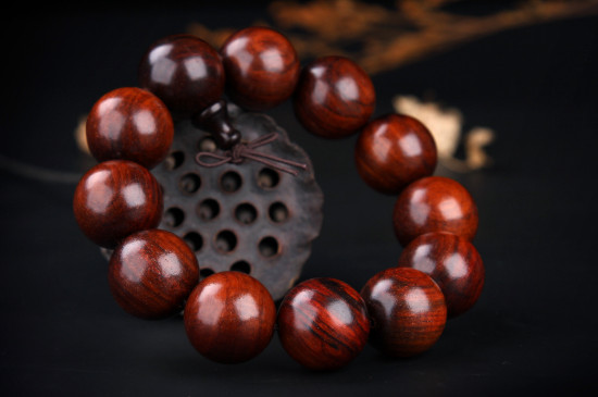 紅酸枝手串怎么盤步驟