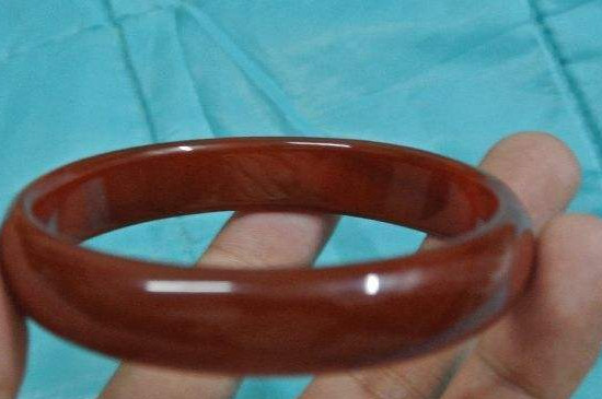 瑪瑙手鐲一般多少錢正品