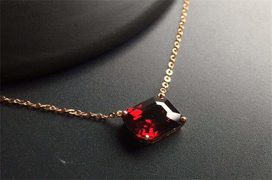 石榴石有棉絮是假的嗎