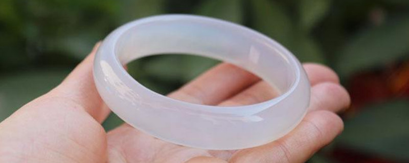 玉髓的顏色有什么區(qū)別?佩戴玉髓有什么寓意嗎?