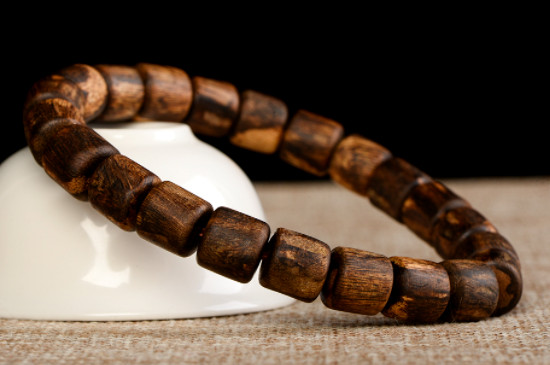 沉香手串的正確盤法