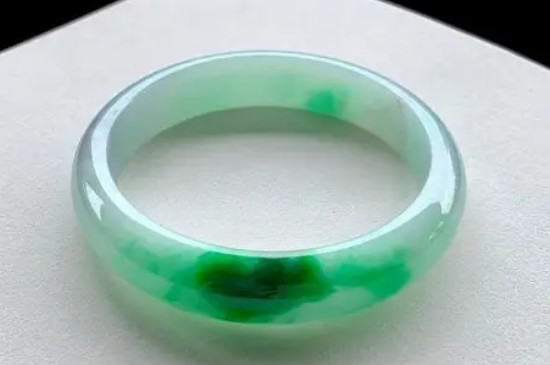 翡翠可以戴著洗澡嗎