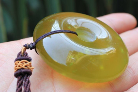 岫玉的黃金玉是天然的嗎