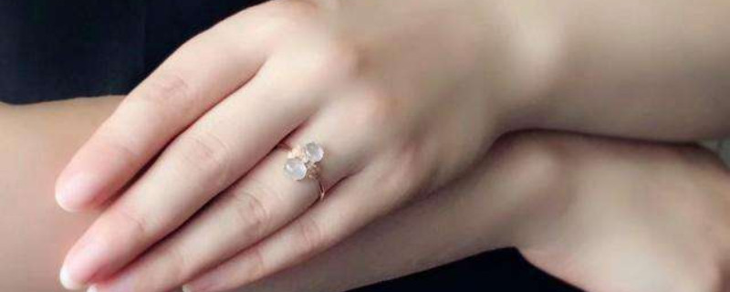 女生手指戒指的戴法意義