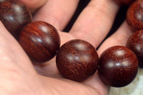 小葉紫檀牛毛紋和金星區(qū)別