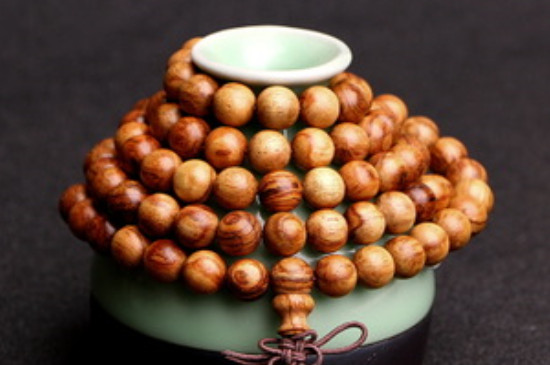 黃花梨手串什么時(shí)候可以佩戴