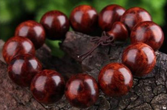 盤玩黃花梨手串的方法