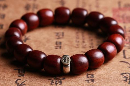 老山檀和小葉紫檀手串哪種好，老山檀手串比小葉紫檀手串好