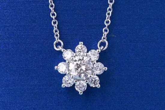 1克拉鉆石項(xiàng)鏈多少錢，基本5萬元起步