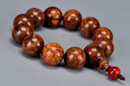 黃花梨手串最后會(huì)盤(pán)成什么樣