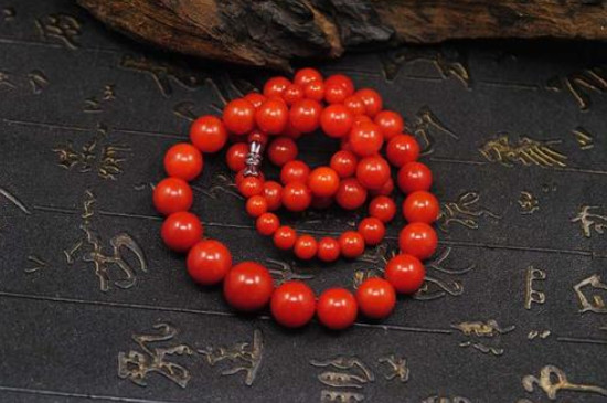 南紅瑪瑙戴在左手還是右手