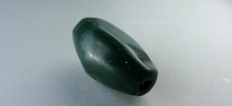 綠玉髓和翡翠的區(qū)別