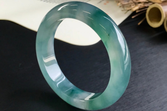 翡翠就是玉嗎