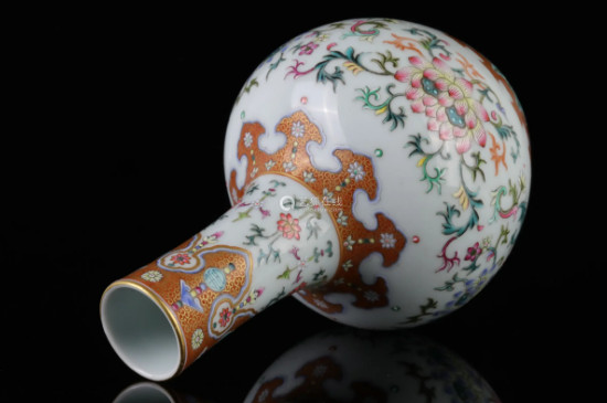 雍正御制琺瑯彩特征