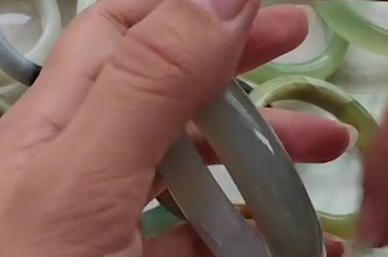 女人佩戴玉手鐲的好處