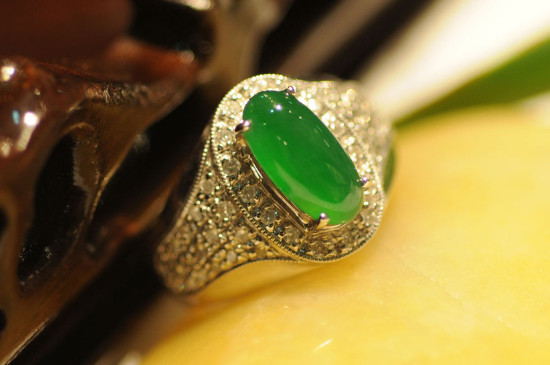 祖母綠戒指價格多少，祖母綠鑒別方法