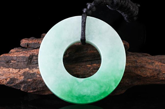 戴平安扣的好處和禁忌