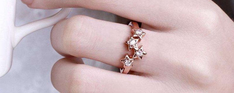 左手中指戴戒指意味著什么