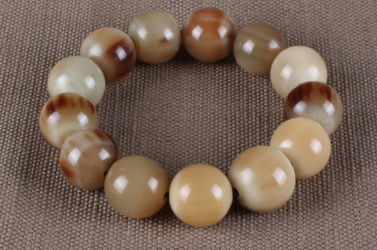 牛角手串怎樣盤玩和保養(yǎng)