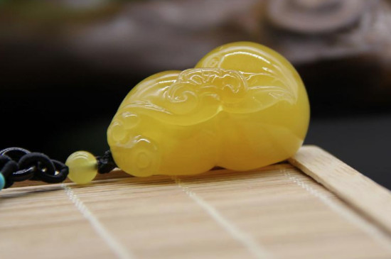 蜜蠟打紫光燈怎樣辨別真假