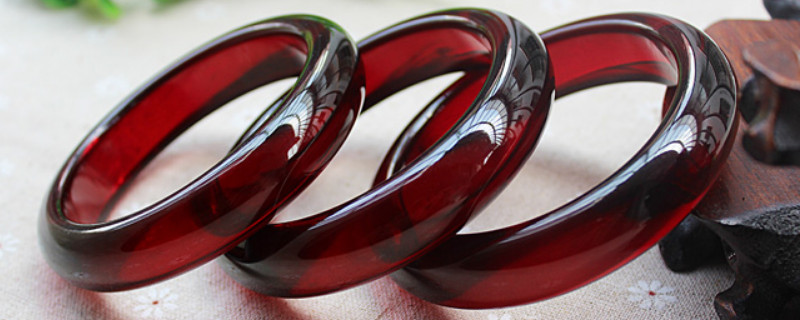 血珀越戴越發(fā)烏怎么回事