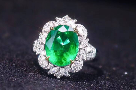 祖母綠戒指和翡翠戒指哪個好