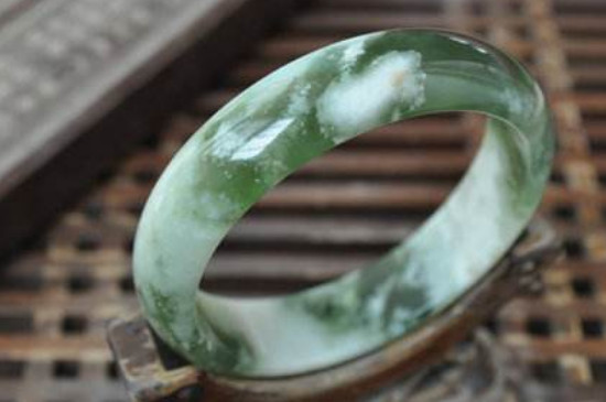 藍(lán)田玉和藍(lán)田翡翠區(qū)別是什么