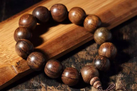 沉香手串的正確盤法