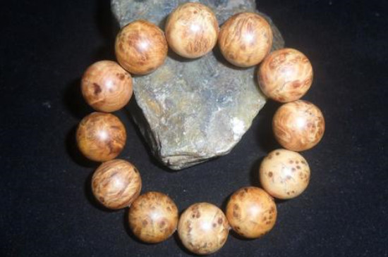 佩戴崖柏手串寓意