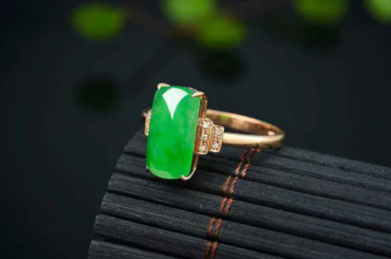 翡翠a貨是假貨嗎