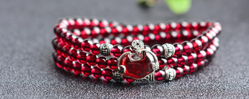 月光石和石榴石可以一起戴嗎